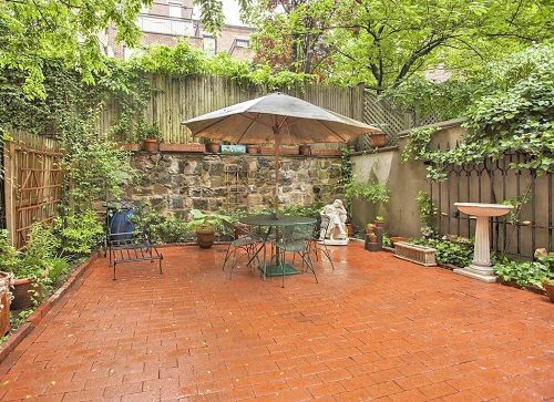 Nice backyard with a garden and nice table.