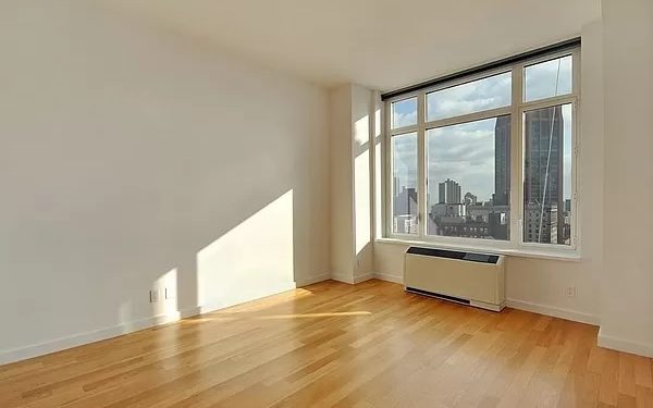 The second bedroom is nice, full of light facing east, and large window.